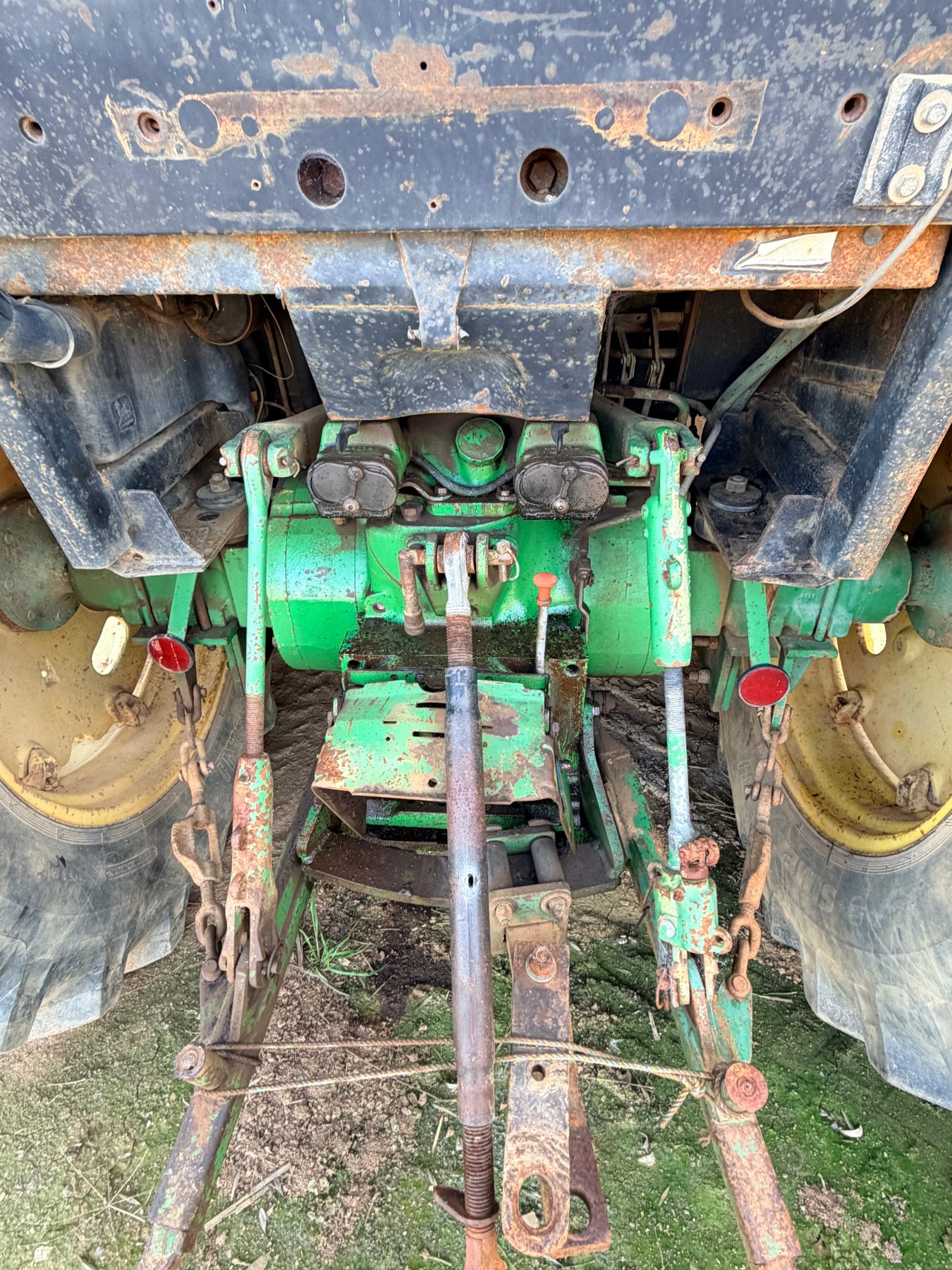 1988 John Deere 2850 Tractor & FEL - photo 2