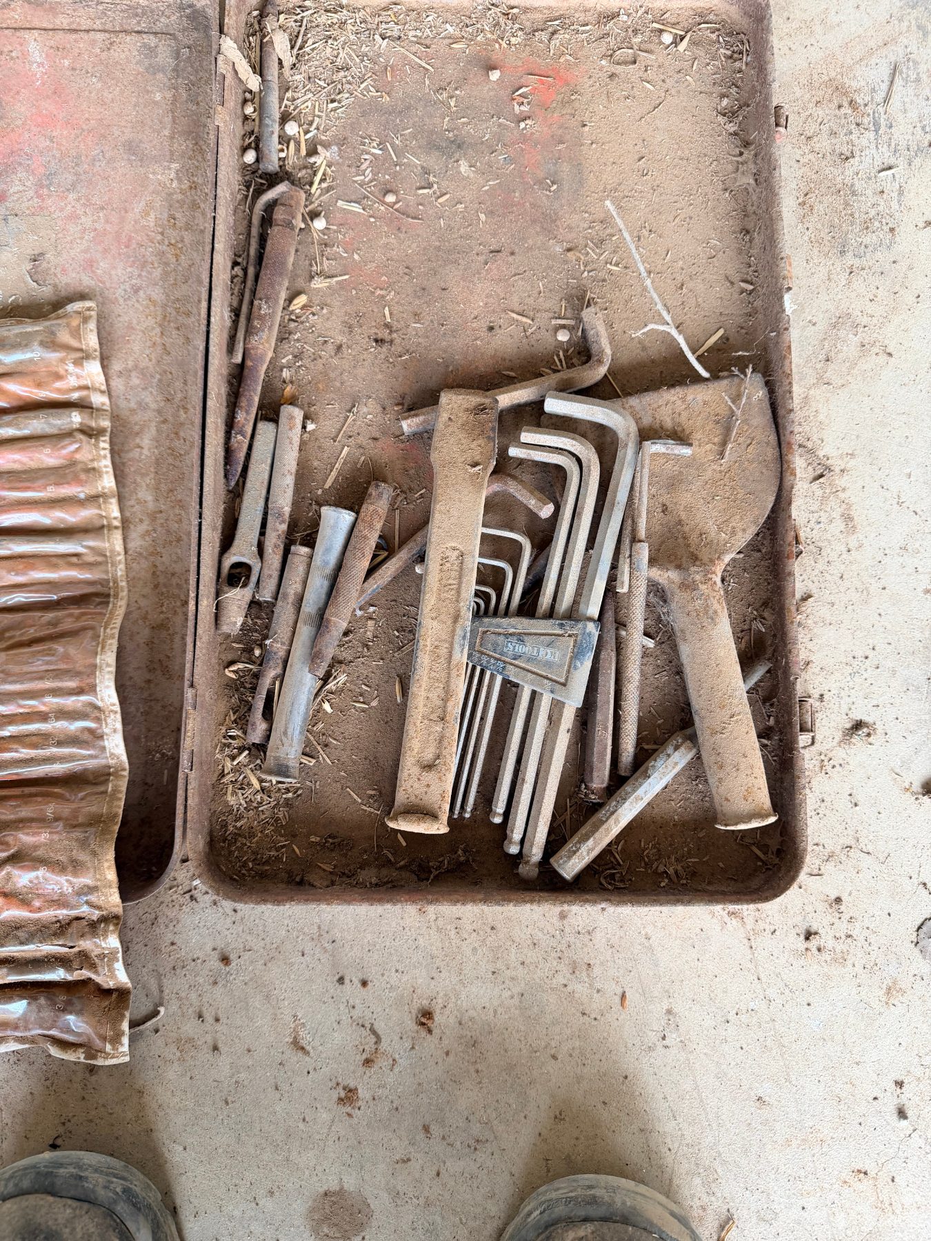 Small toolbox of Allen keys, chisels & punches - photo 2