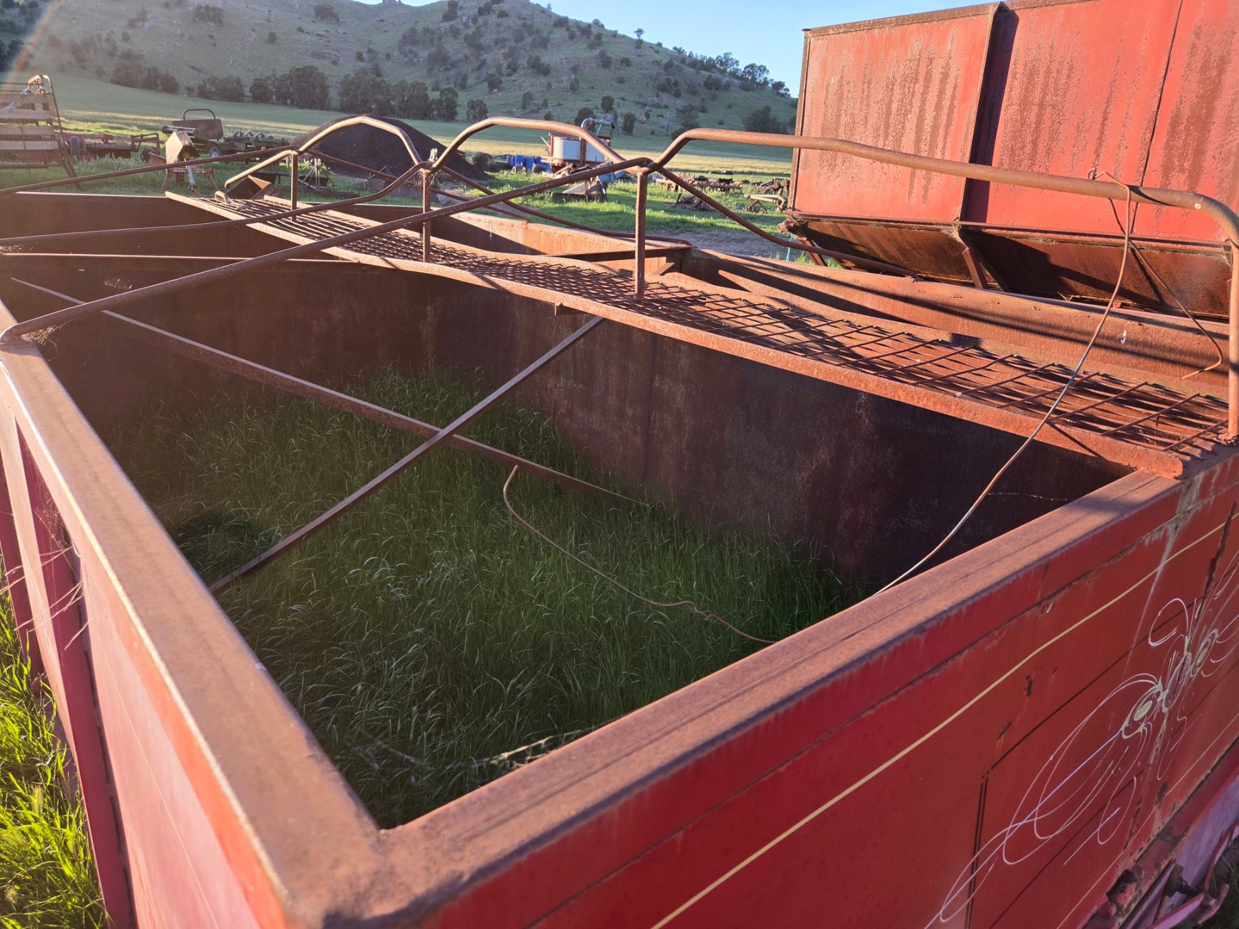 Used - 18ft Truck Grain Bin - photo 6