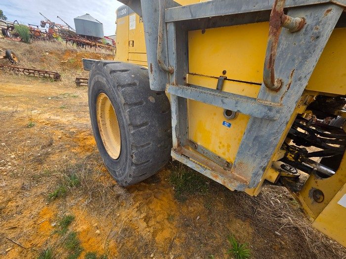 Komatsu WA200 Front End Loader - photo 10