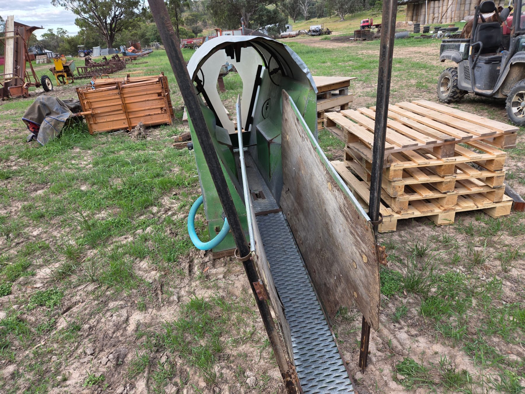 Used - Enclosed Sheep Jetting race - photo 5