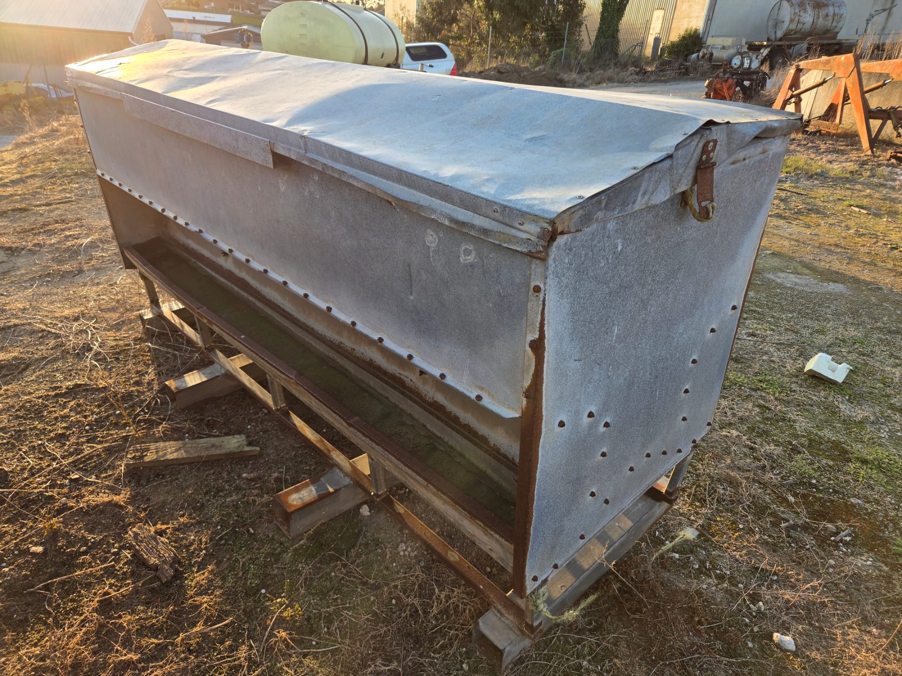 Sheep Grain Feed Bin 800 x 2300 - photo 3