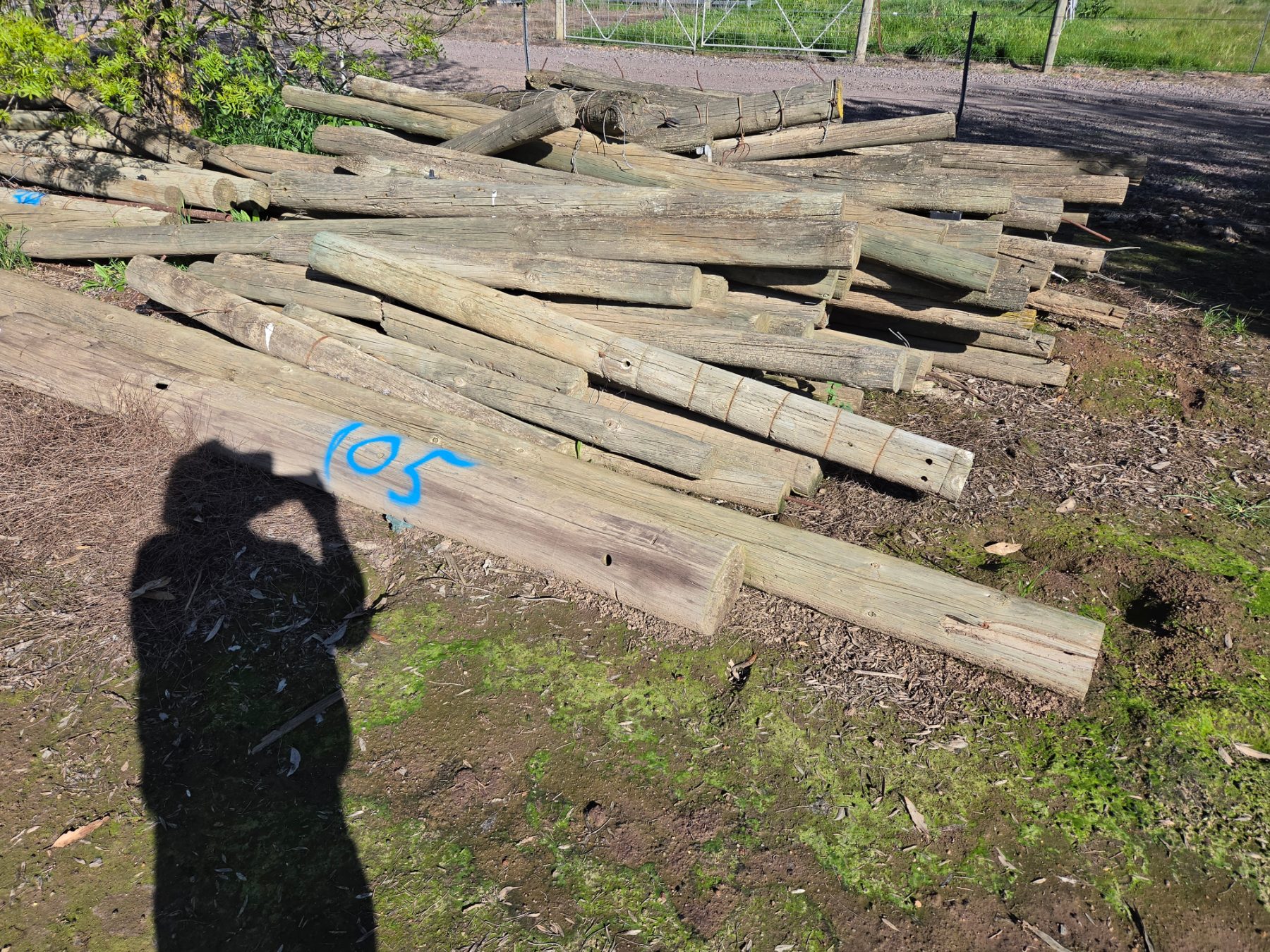 105x Assorted Pine Fence Posts - photo 2