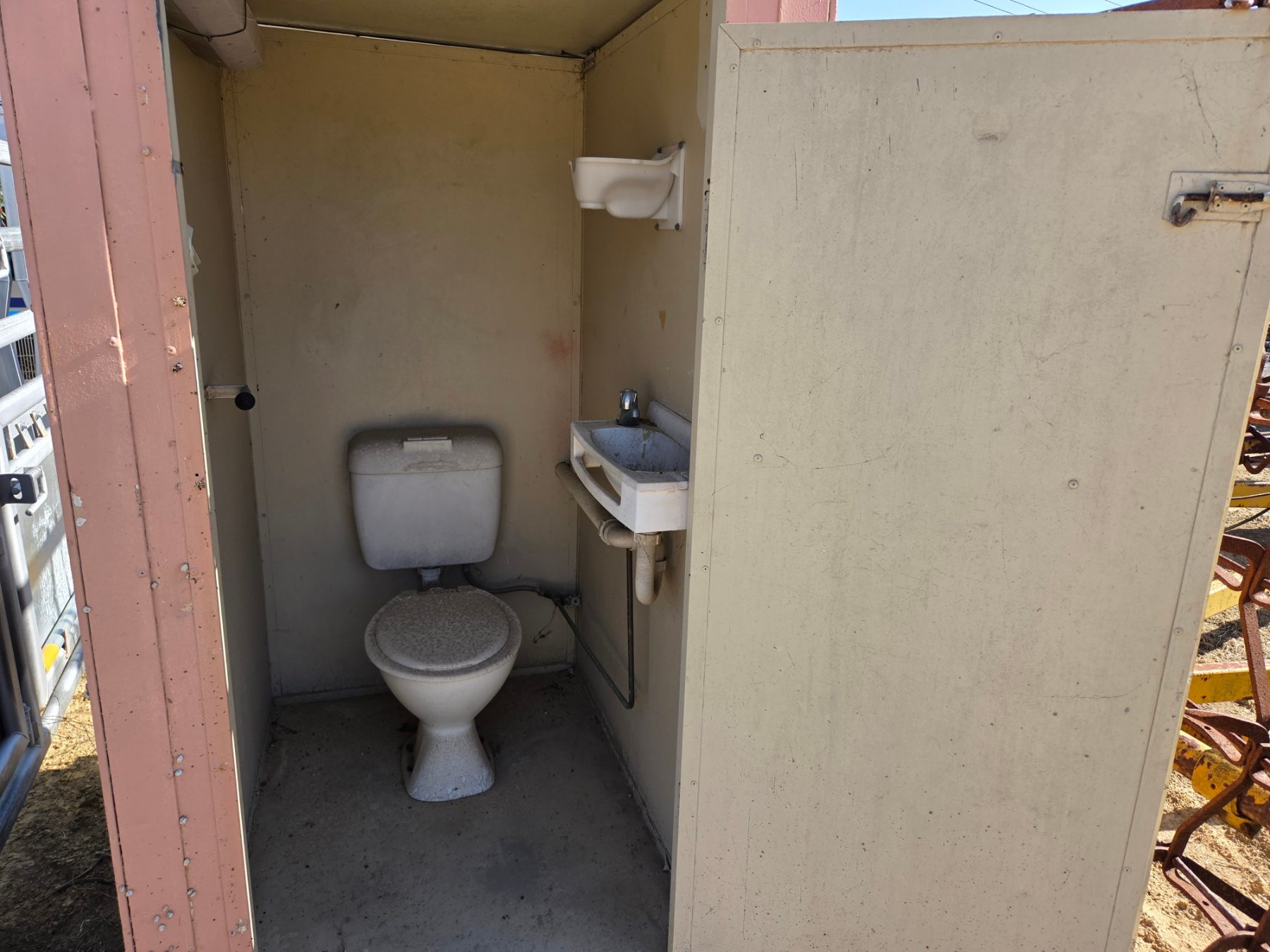 Portable toilet - photo 3