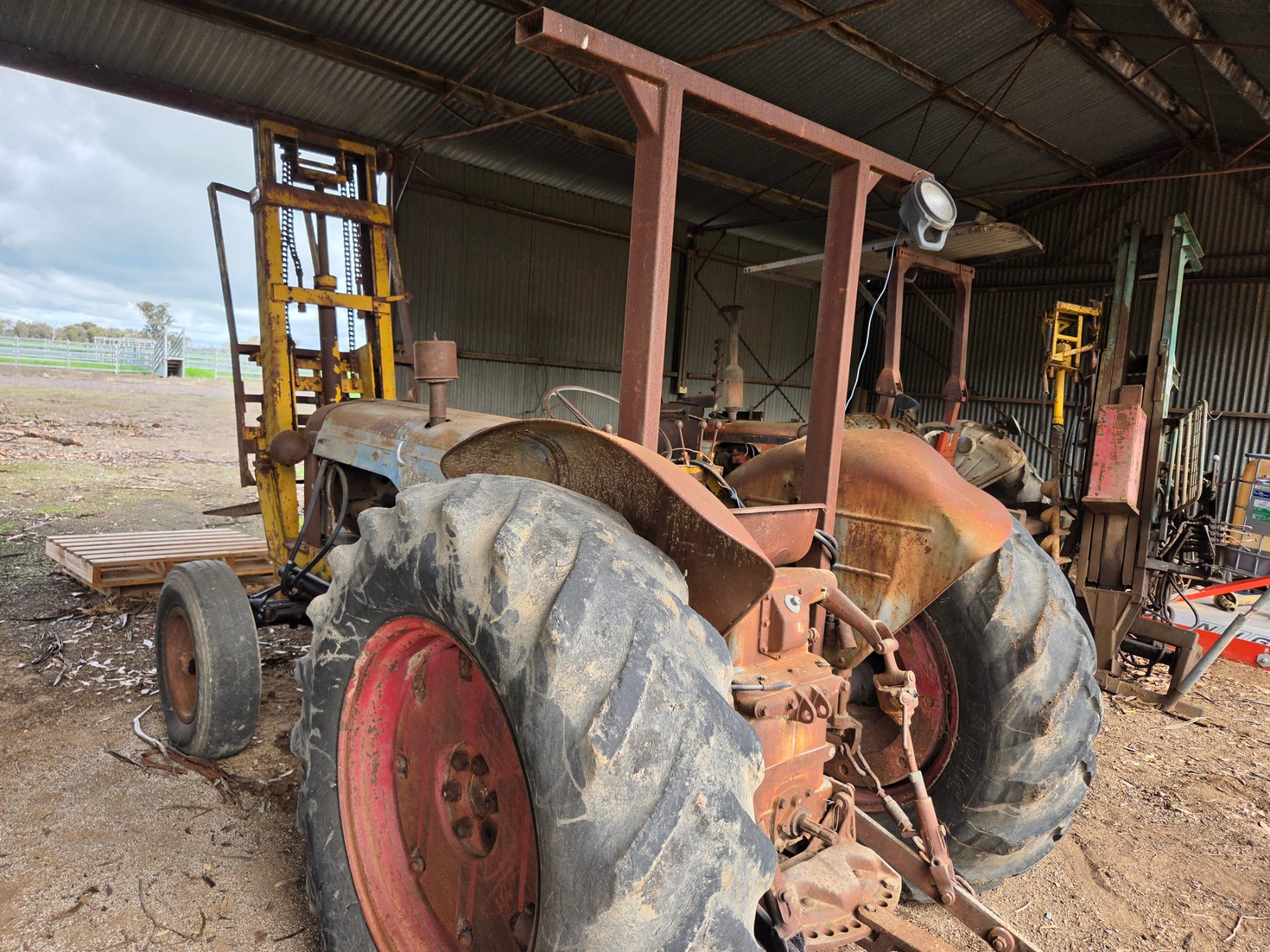 Fordson Major with Forklift - photo 5