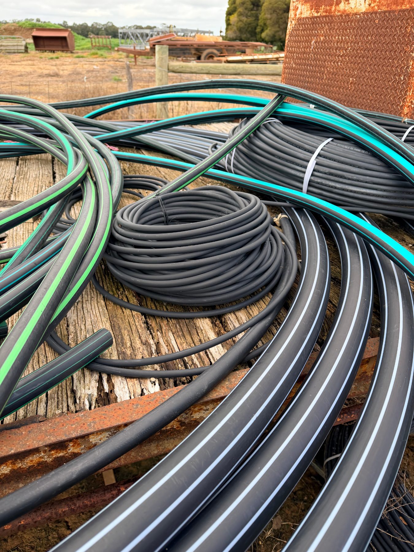 Large quantity of assorted poly pipe - photo 2