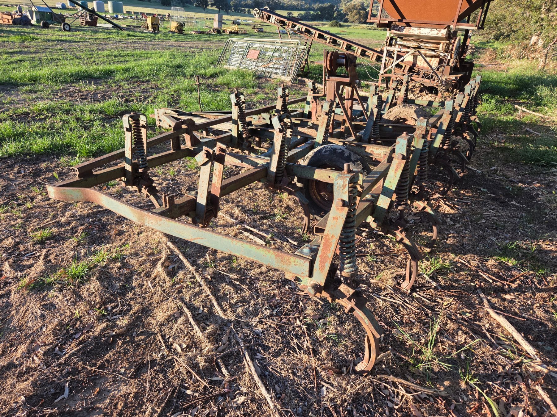 Used - John Shearer H/duty Chisel Plough - photo 4