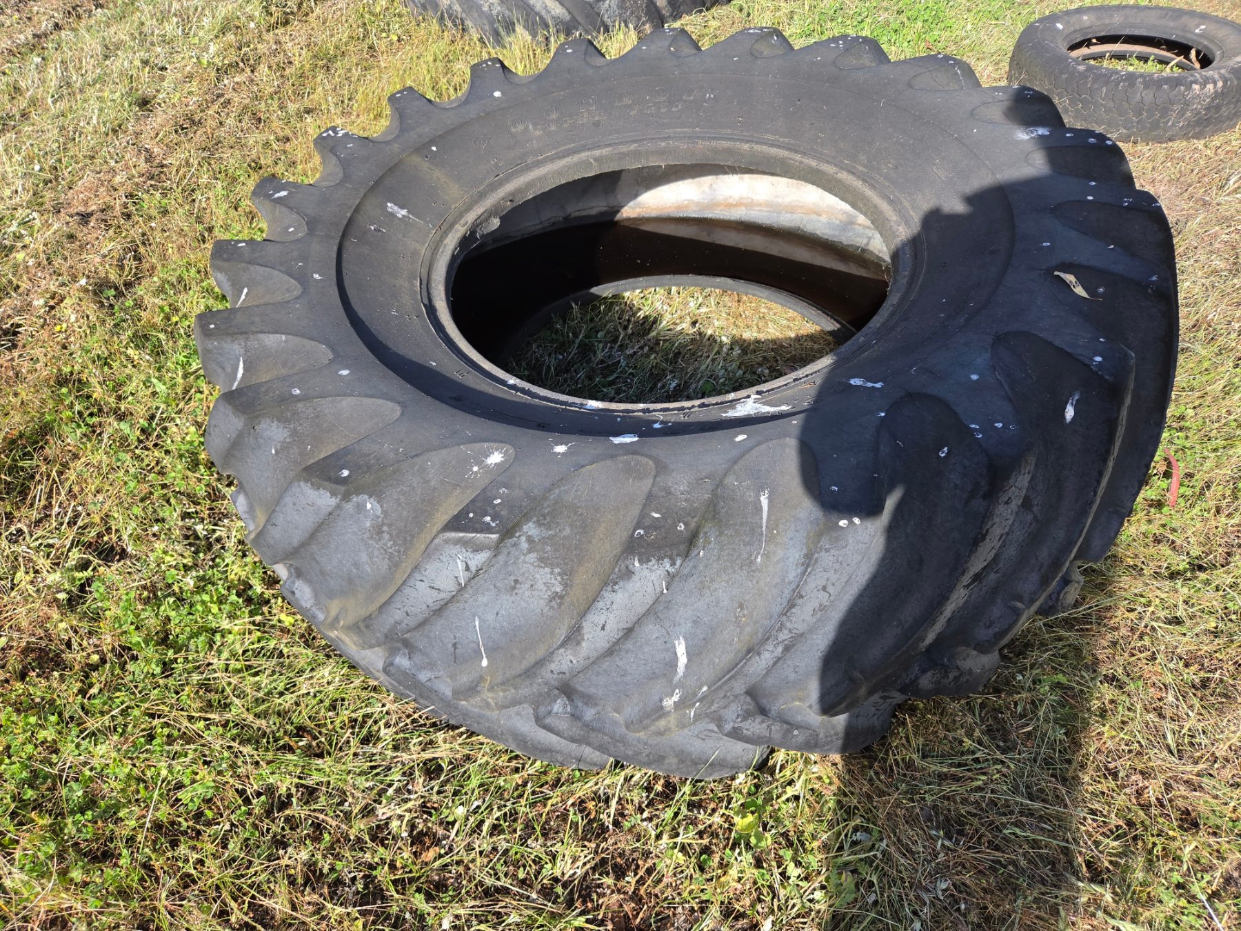 Used - Dunlop 23.1-30 Tractor Tyre - photo 2