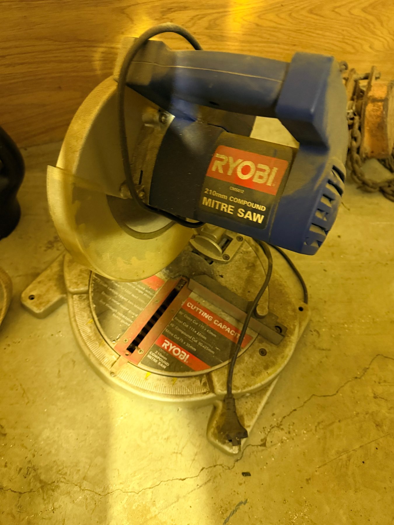 Ryobi 210mm compound saw