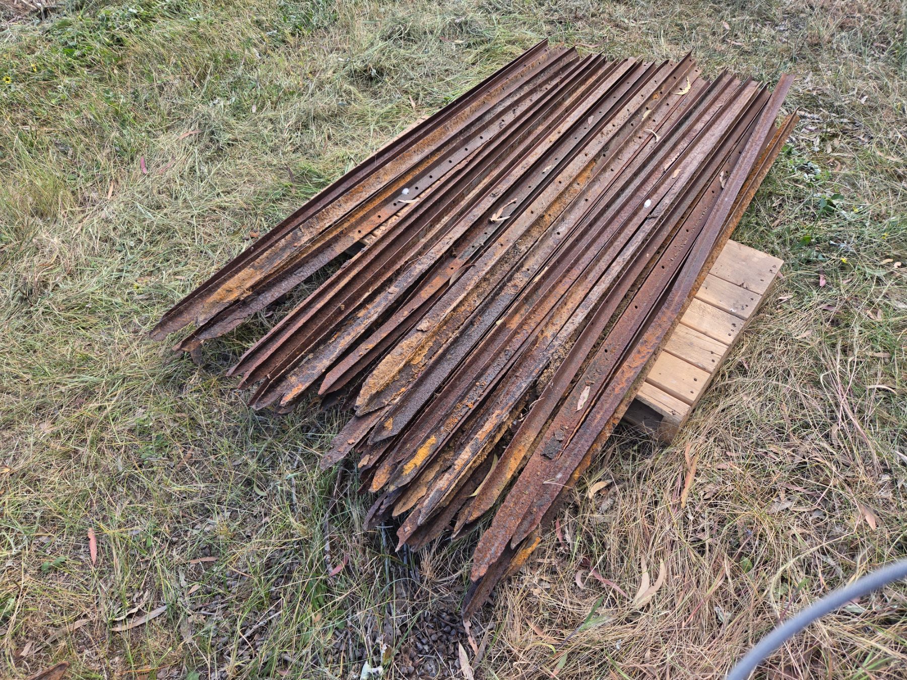 Used - 40x 1650mm Steel Posts - photo 1