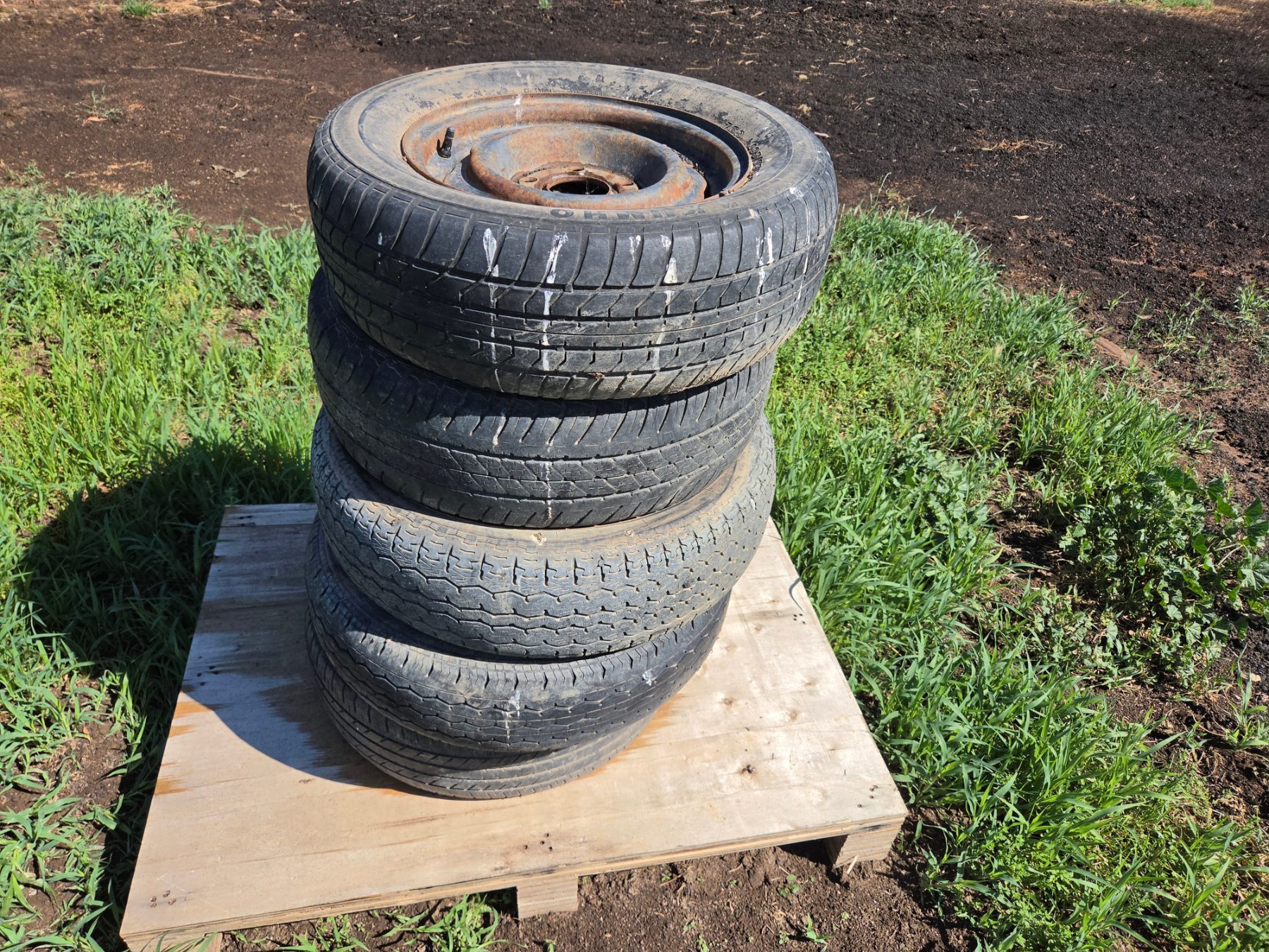 Used - 5x 14" Holden Rims & Tyres - photo 2