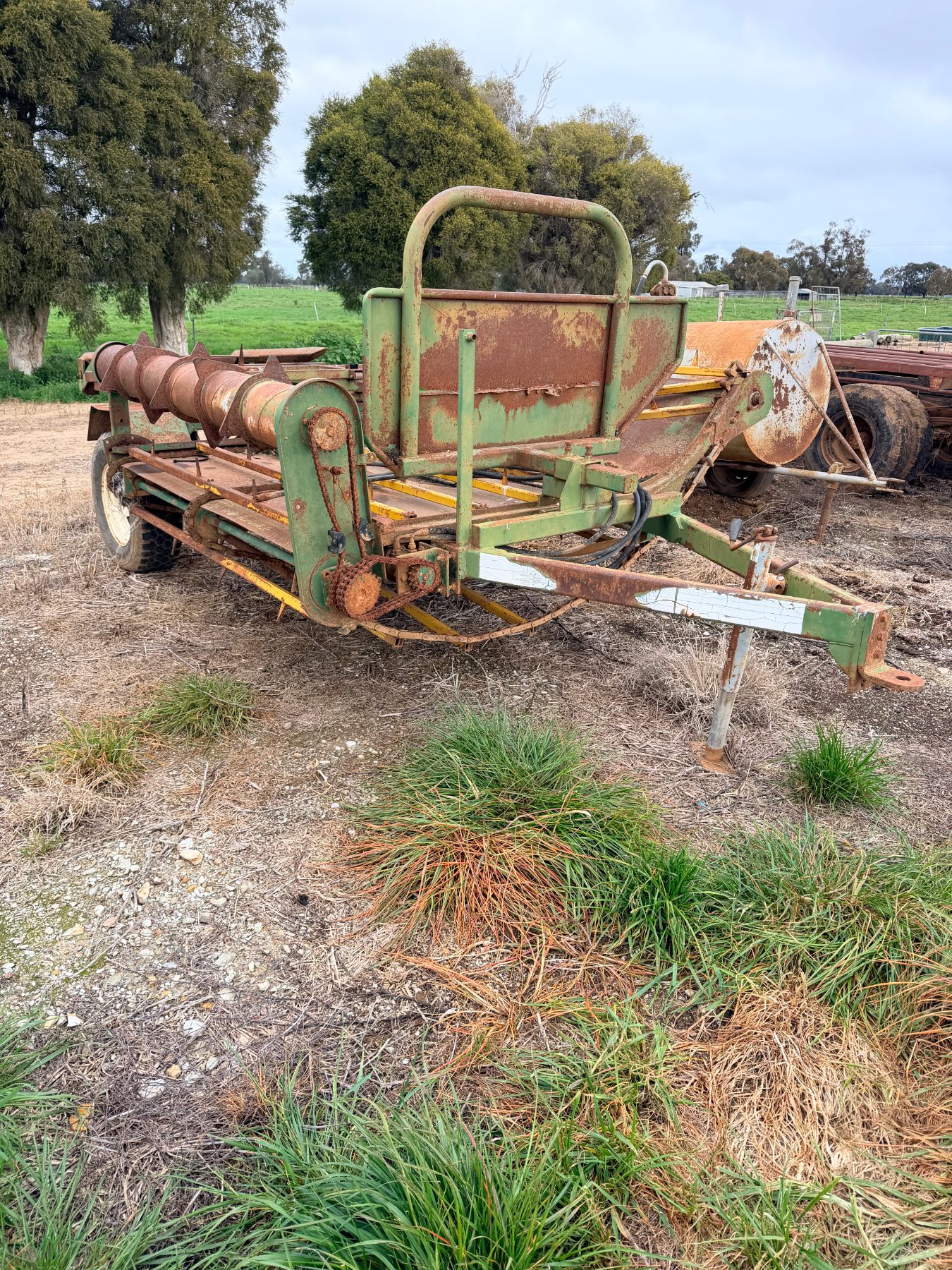 Bale buggy feed out wagon - photo 2
