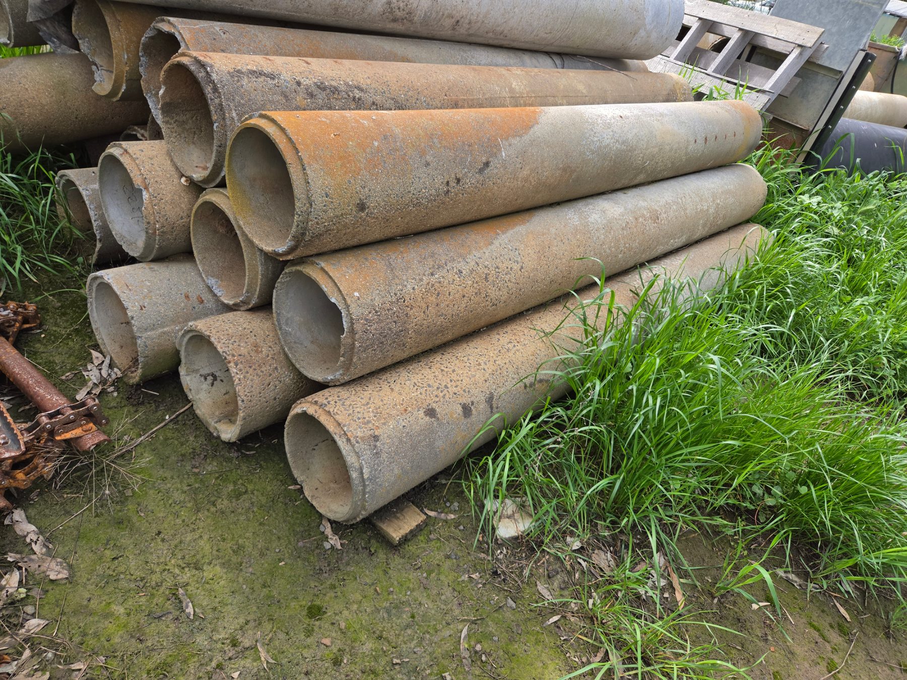 18x Used Concrete Pipes 8ft x 9in - photo 1