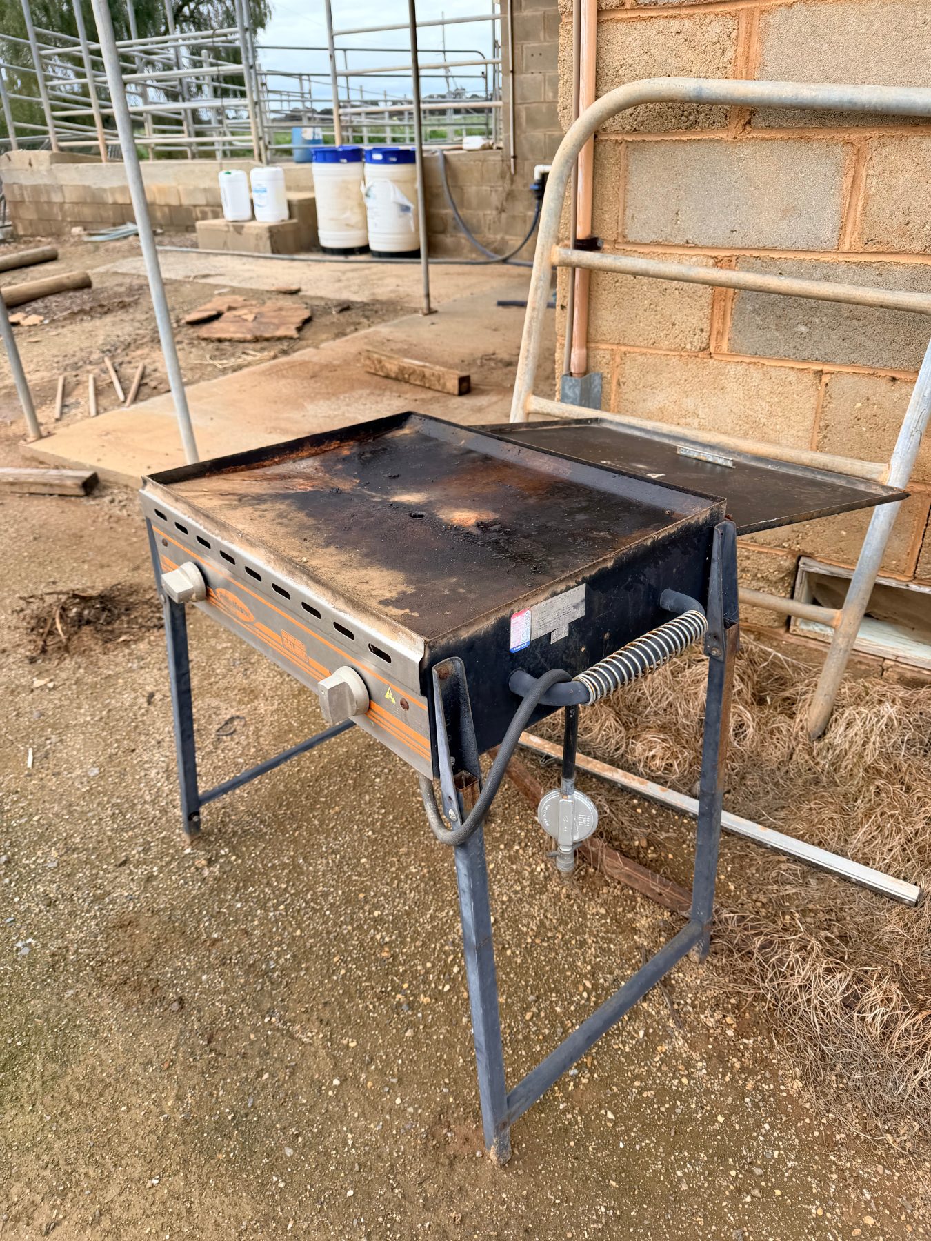 2 burner gas BBQ - photo 3