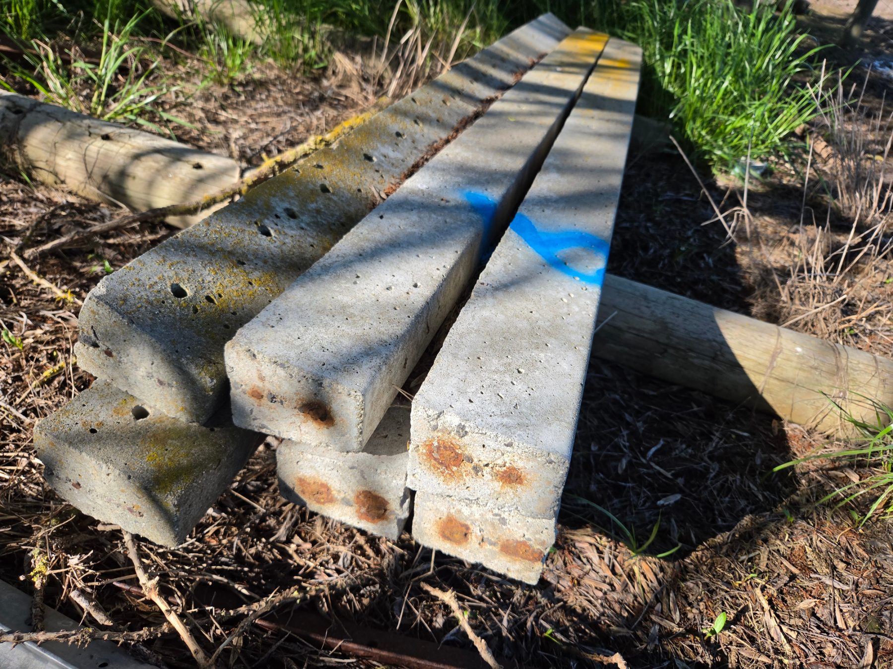 6x New Concrete Fence Posts - photo 2