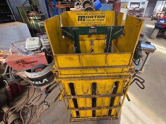 Morton Baker Hydraulic Wool Press - photo 2