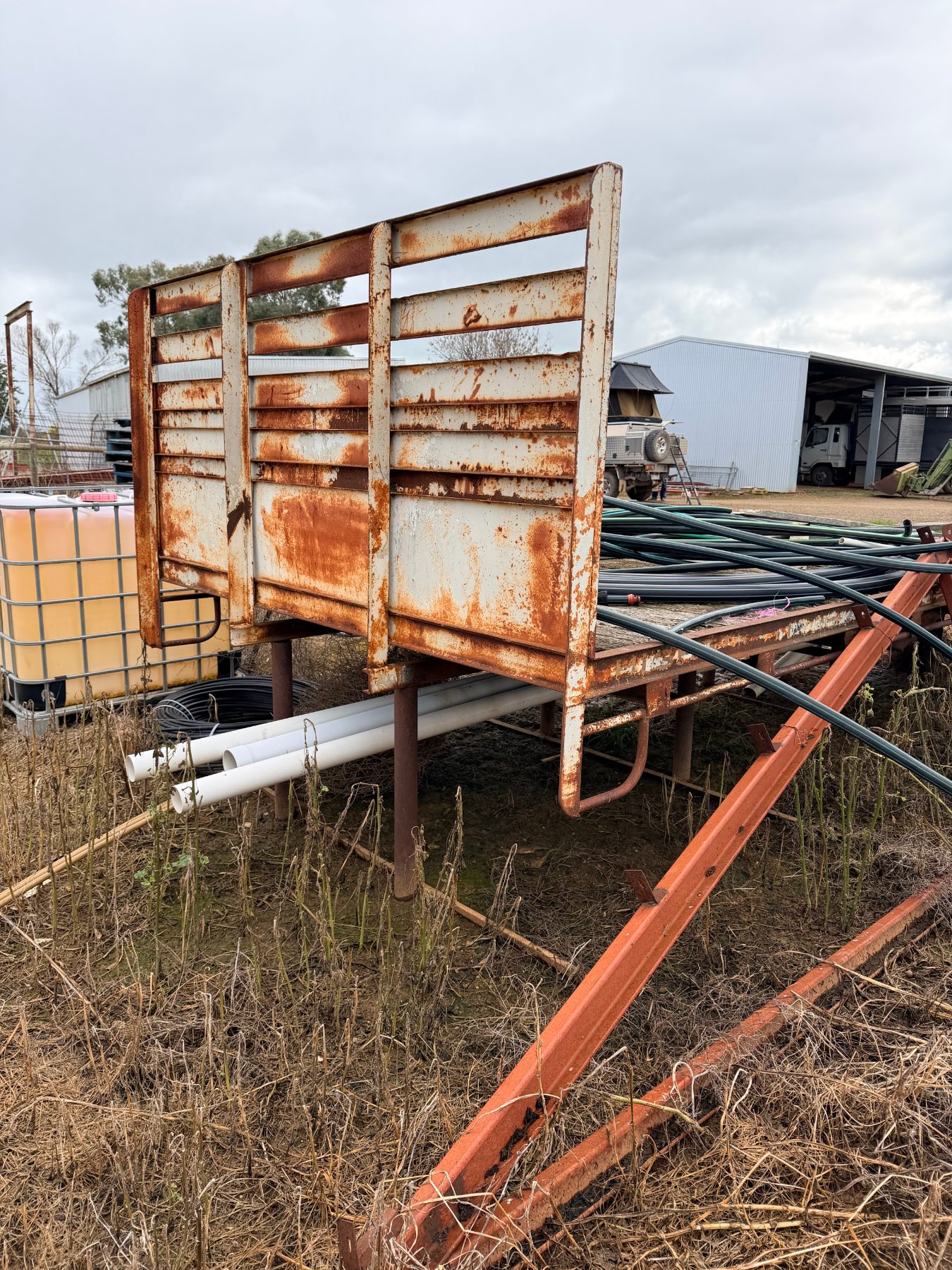 5m x 2.4m trailer body on posts - photo 2