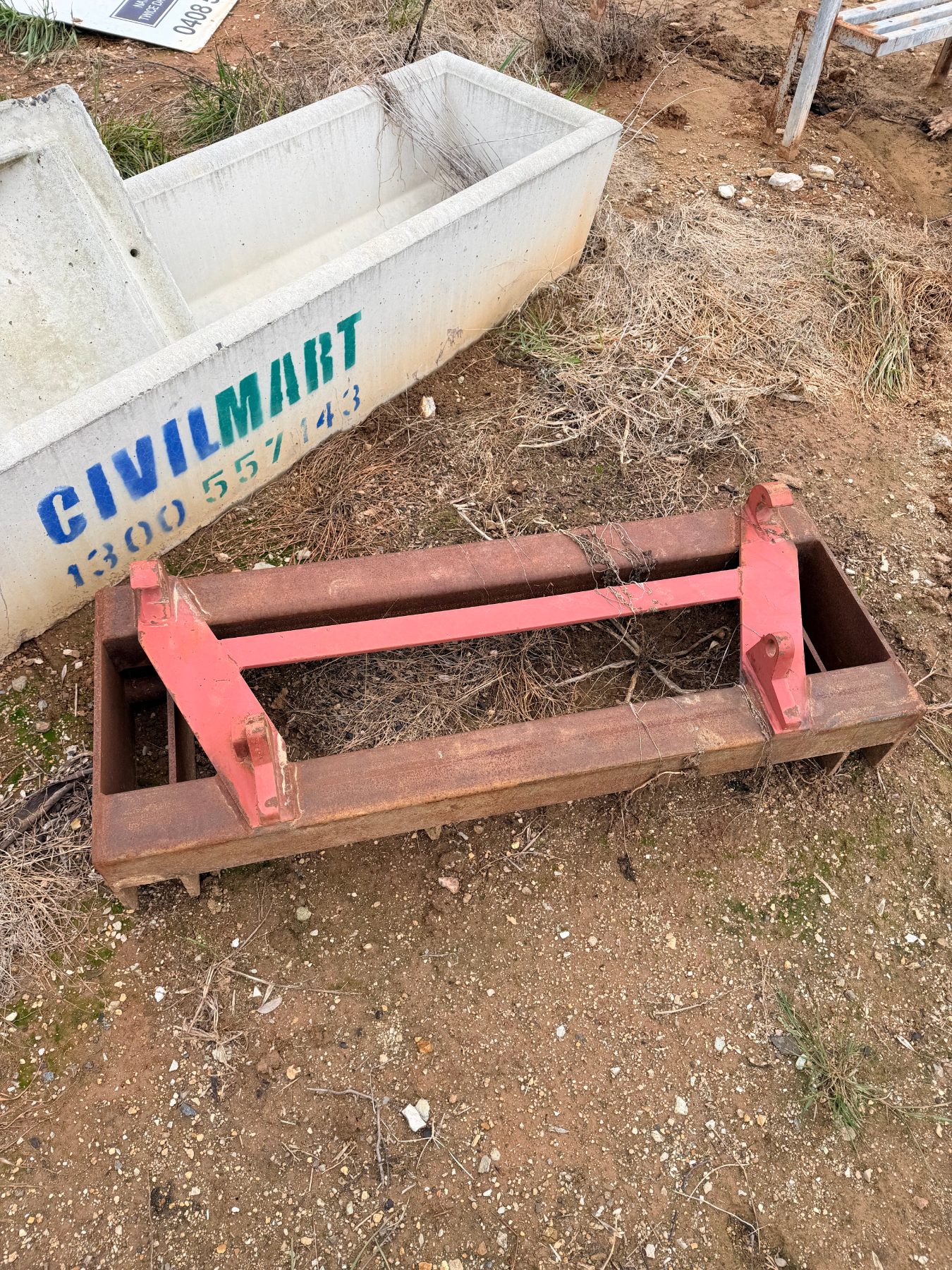 Quick hitch mounting frame