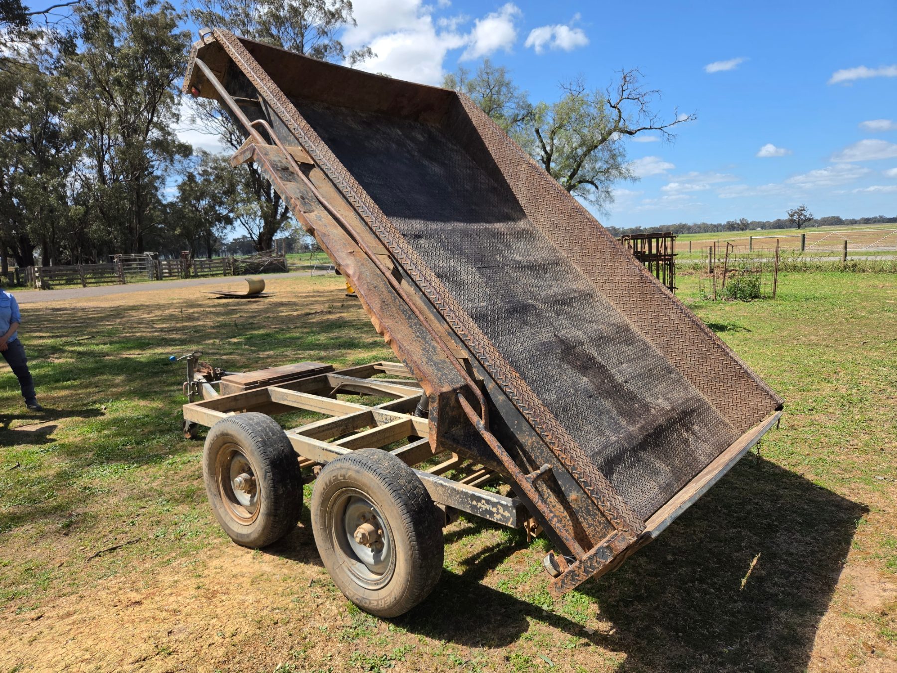 Used - 2007 Armstrong 10x6ft Tipping Tandem Trailer - photo 3