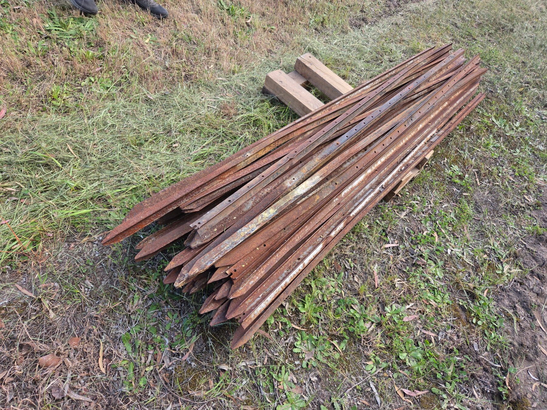 Used - 46x 8ft Steel Posts - photo 1