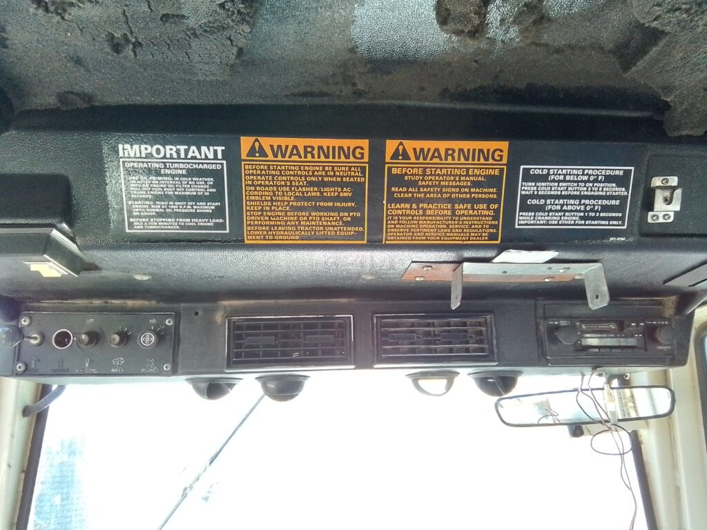 Case Agri-King 2090 Tractor - photo 12