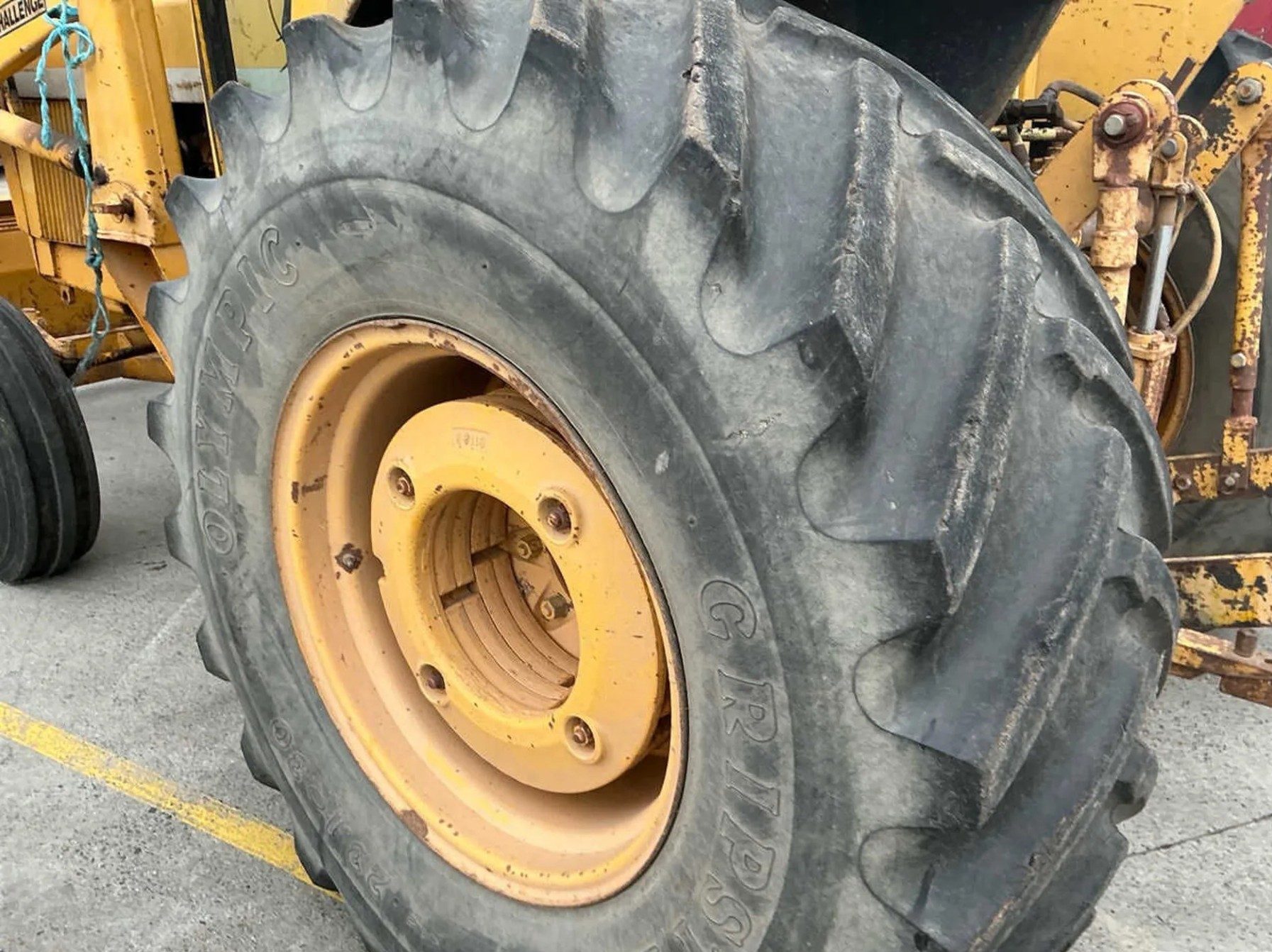 Chamberlain 4080 Tractor with FEL - photo 4