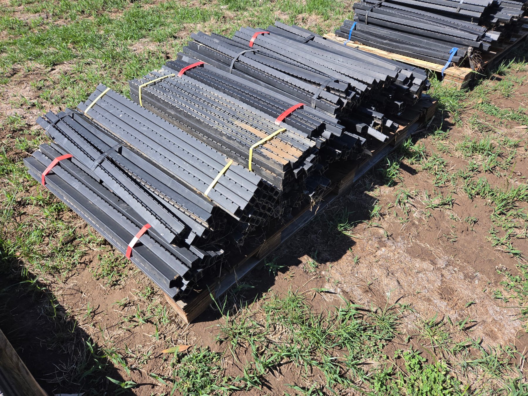 Used - Pallet (B) of Electric Fence Poly Droppers - photo 3