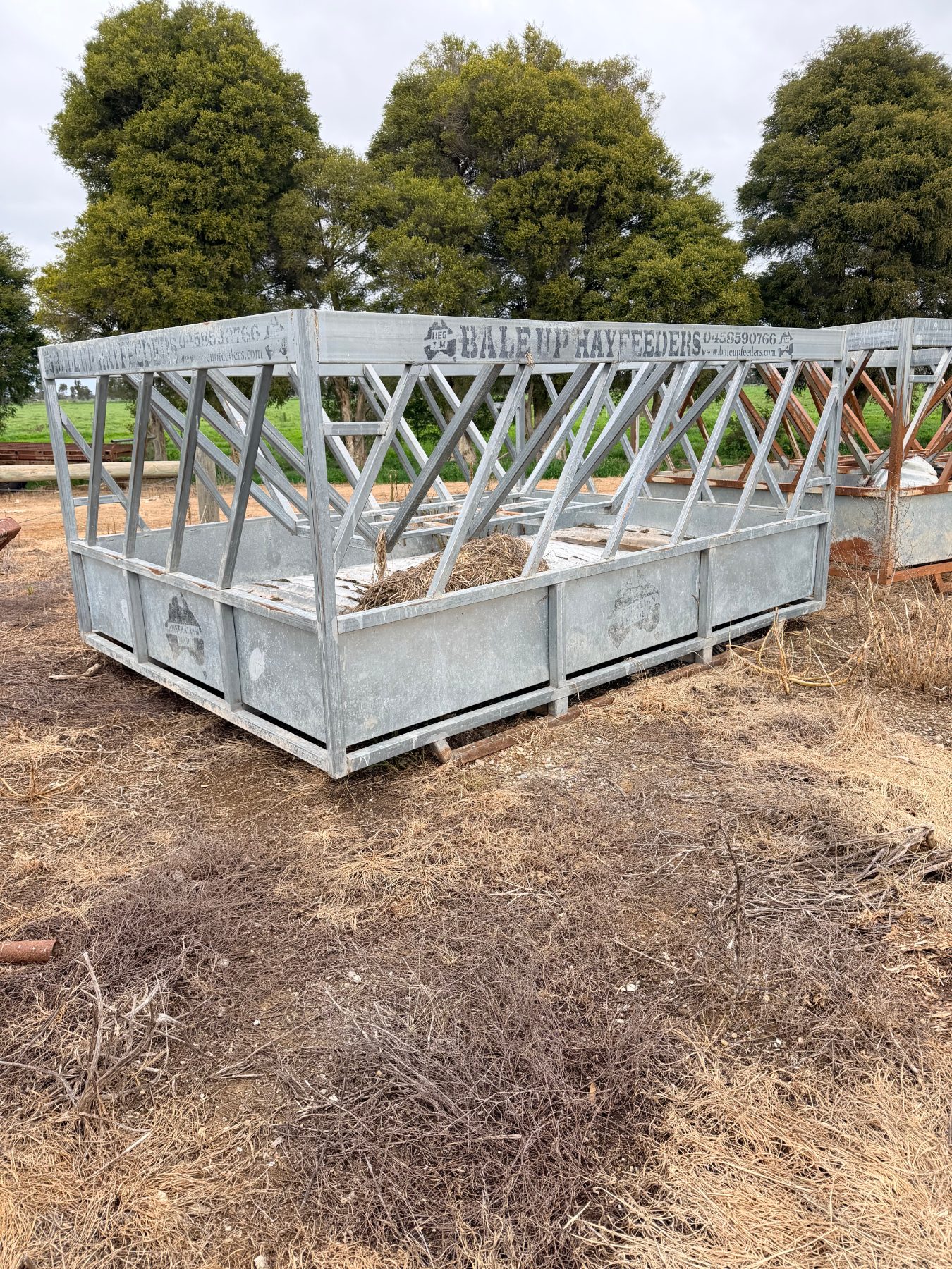 Large Bale Up feeder