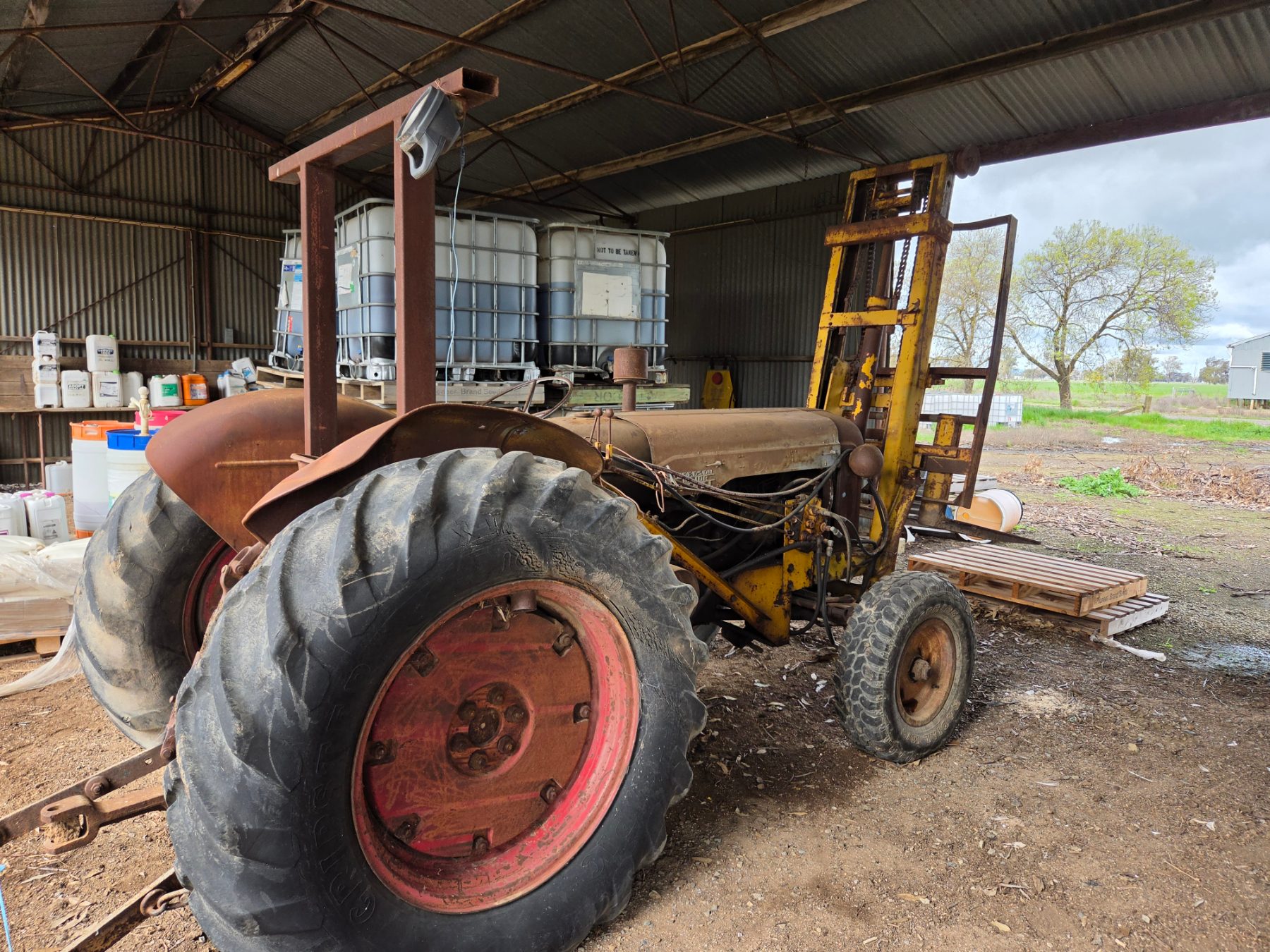 Fordson Major with Forklift - photo 6