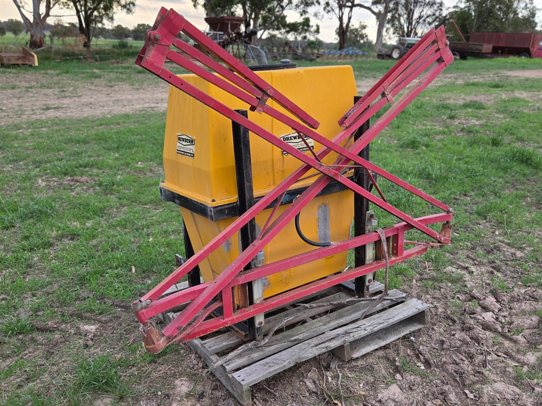 Used - 3pl Drewburn Spray Tank with Pump - photo 4