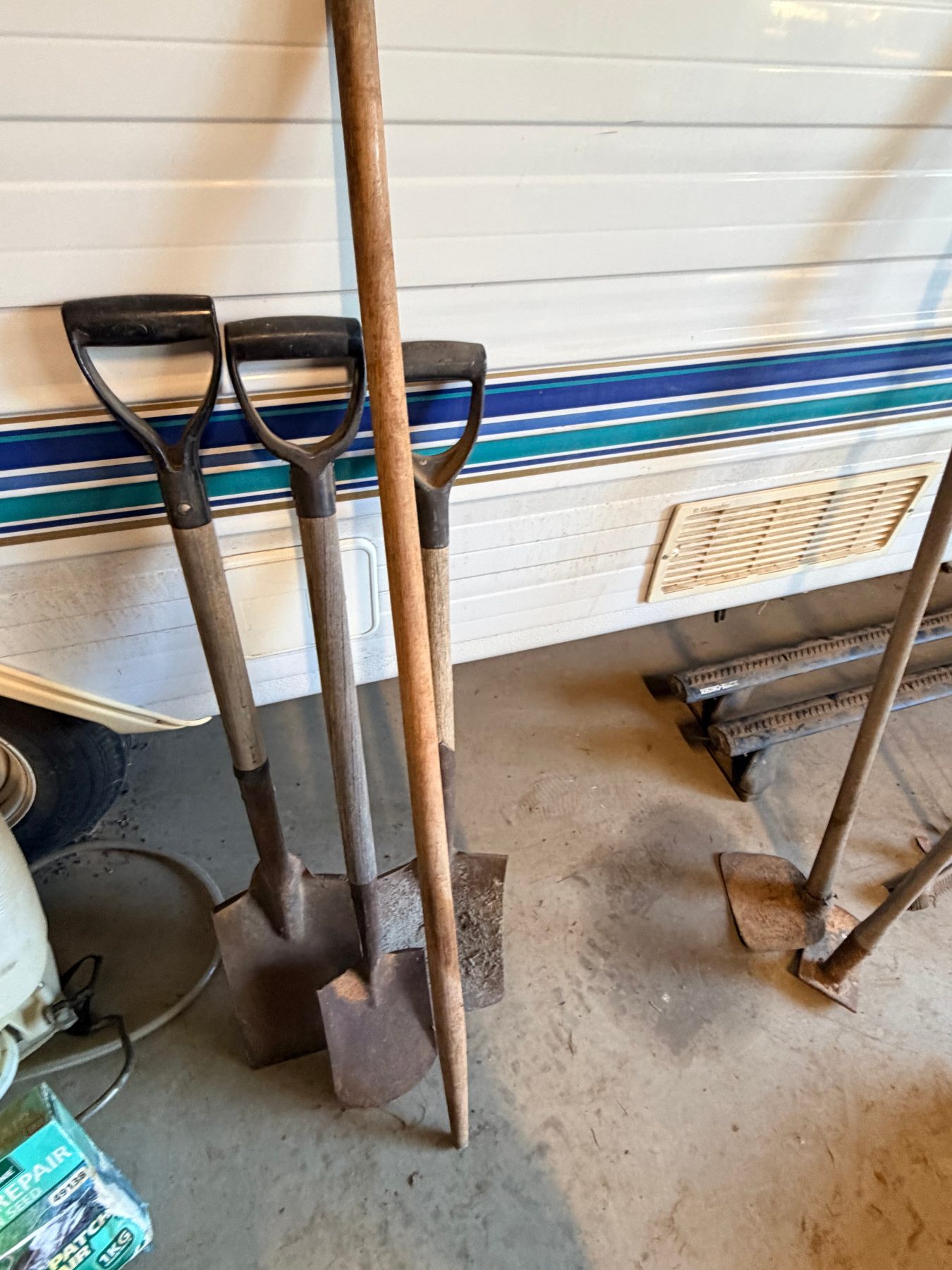 3 garden shovels and spare shovel handle