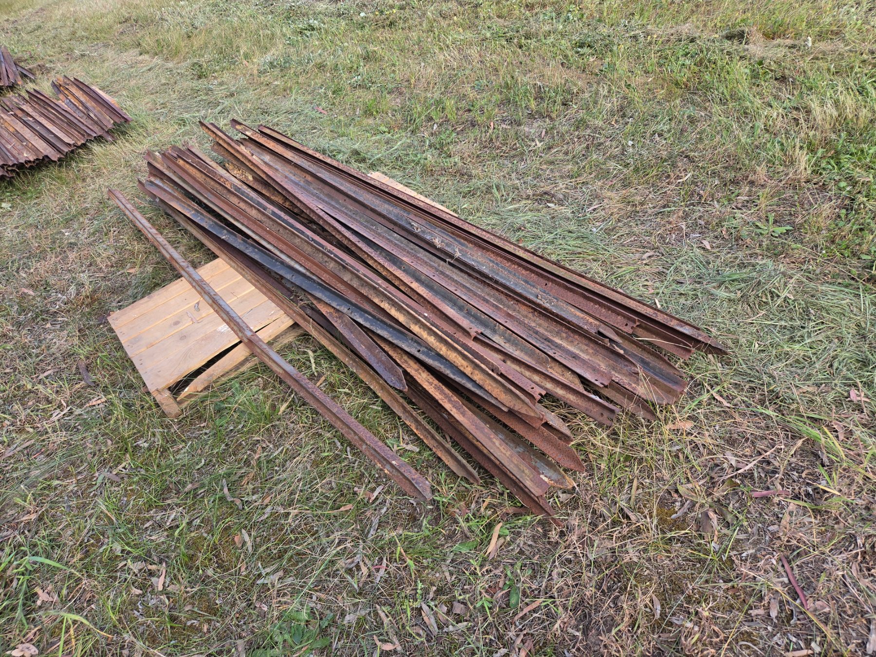 Used - 40x 6-8ft Steel Posts - photo 3