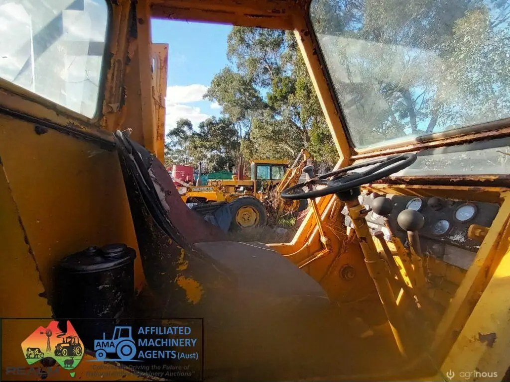 Case W10E Industrial Loader - photo 11