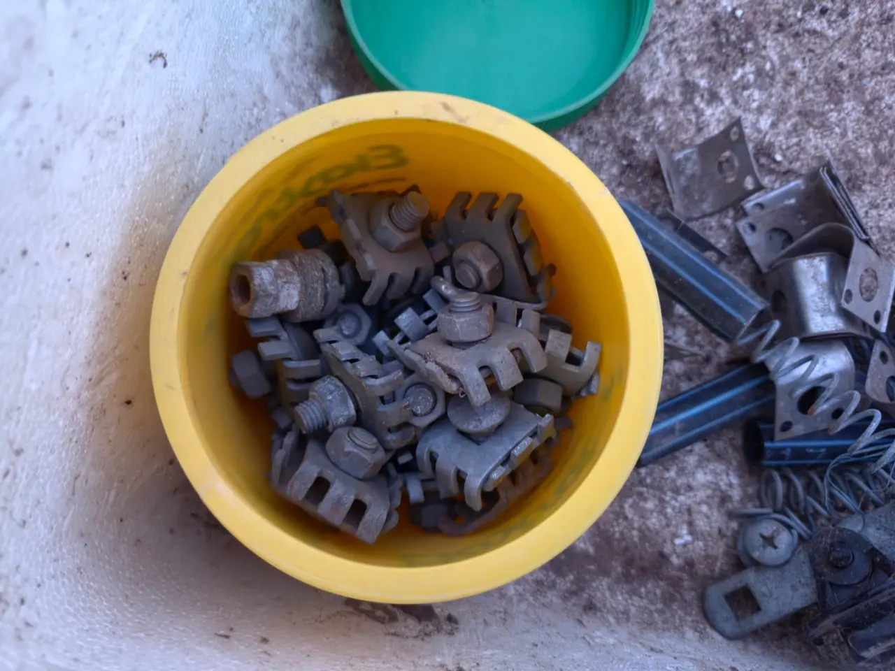 Used - Elec. Fence Wire Connectors - photo 1