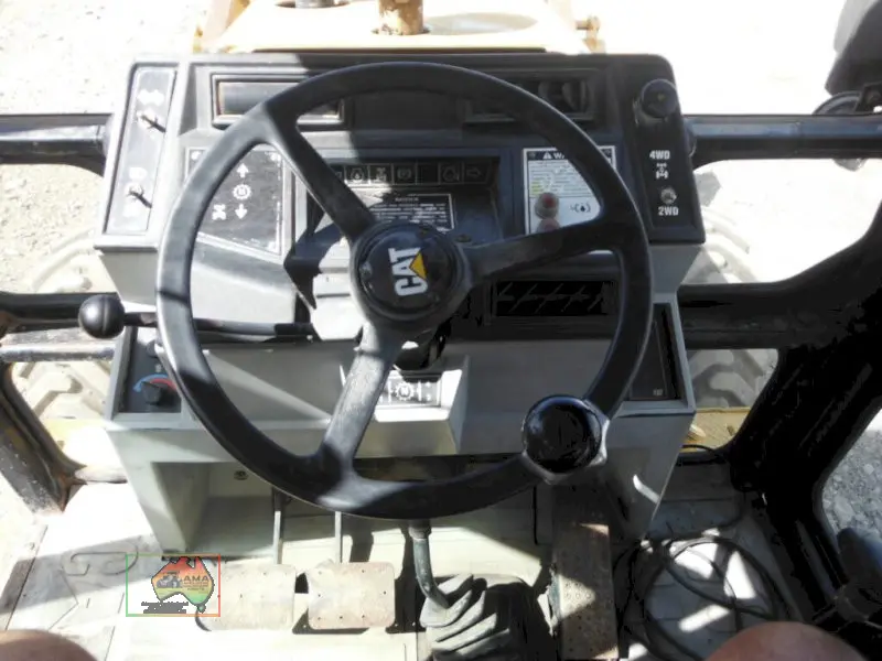Cat 428B backhoe - photo 10