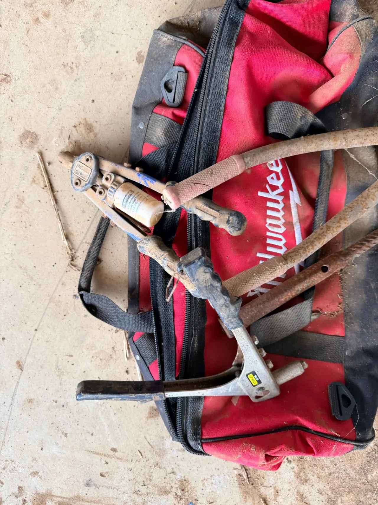 Old wire cutter, rivet gun w/ Milwalkee tool bag - photo 3