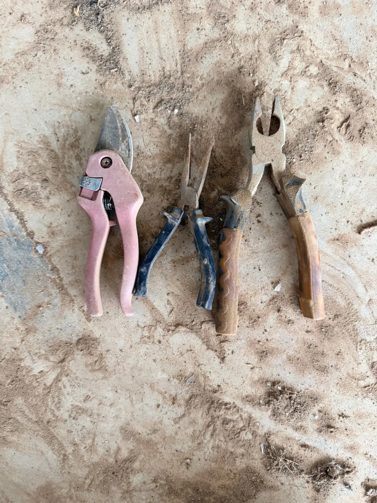 2 sets of pliers and 1 set of pruning sheers - photo 2