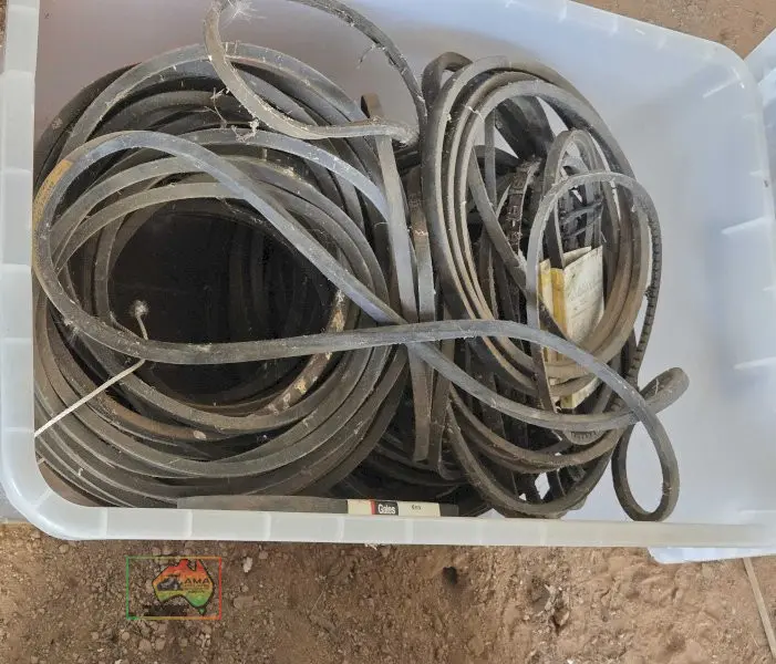 Assorted Fan Belts - photo 4