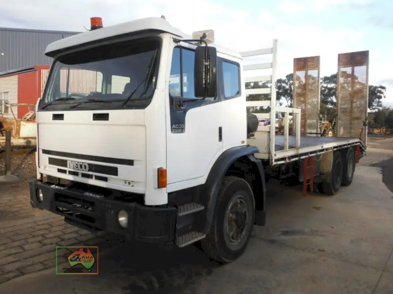 2005 Iveco Acco 2350 Beavertail Tray - photo 2