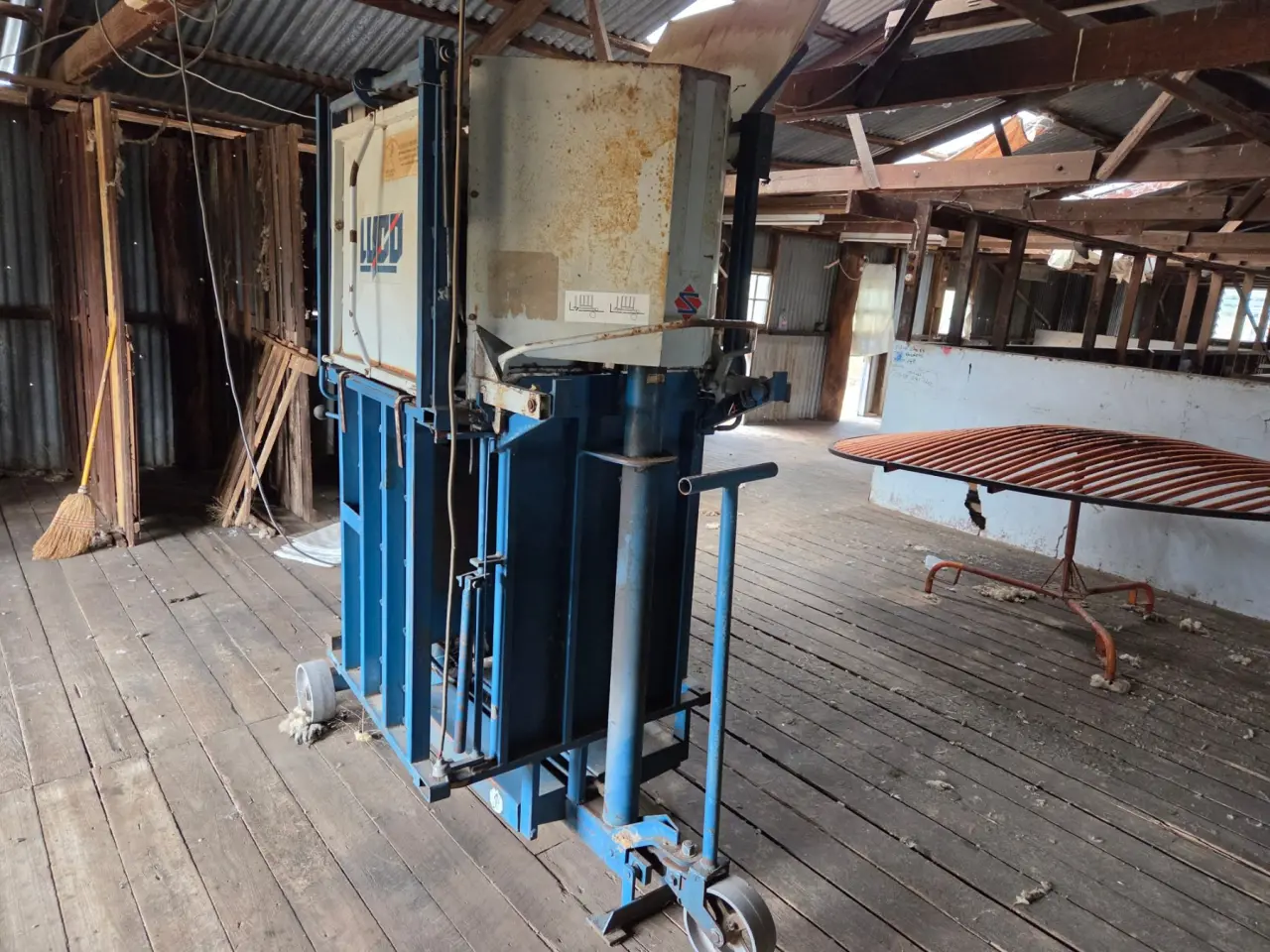 Used - Lyco Hyd. Woolpress - photo 4