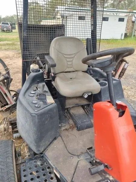 Used - Jacobsen LF4677 Fairway 4WD Mower - photo 9