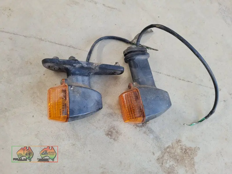 2x Kawasaki GPX-250 Indicators (Kyabram Vic.) - photo 2