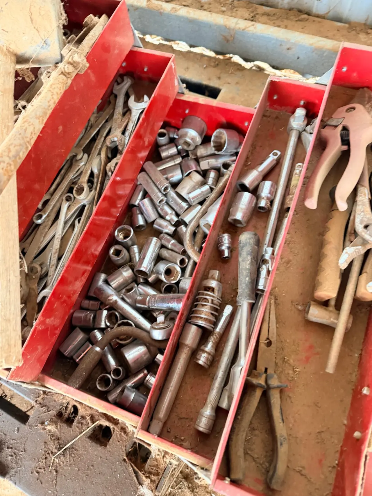 Crome Tech toolbox full of assorted sockets & spanners - photo 3