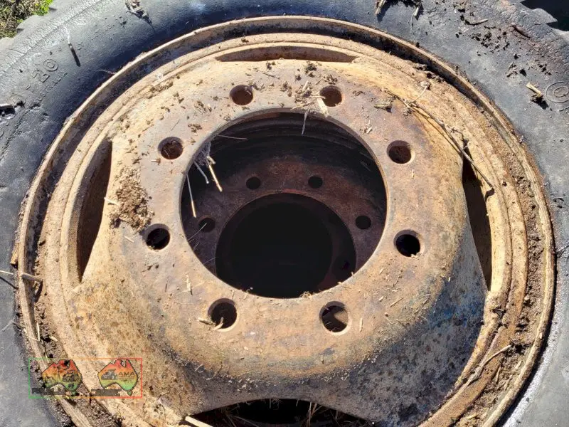 4x Truck 8 Stud Rims & Tyres (9.00/20) - photo 4