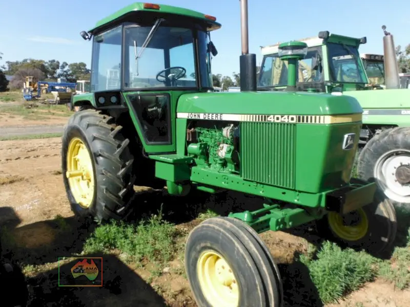 John Deere 4040 Tractor - photo 3