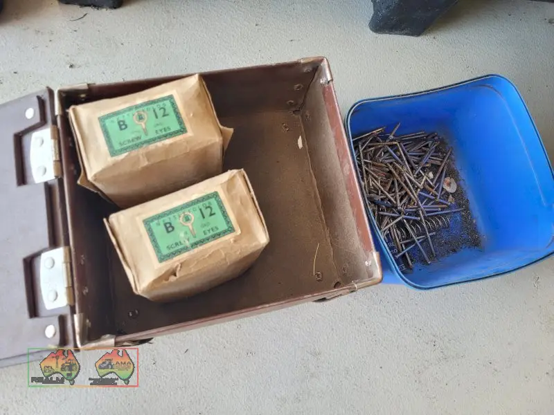 2x Boxes of Eyelet Screws, Nails & Roofing Nails - photo 2