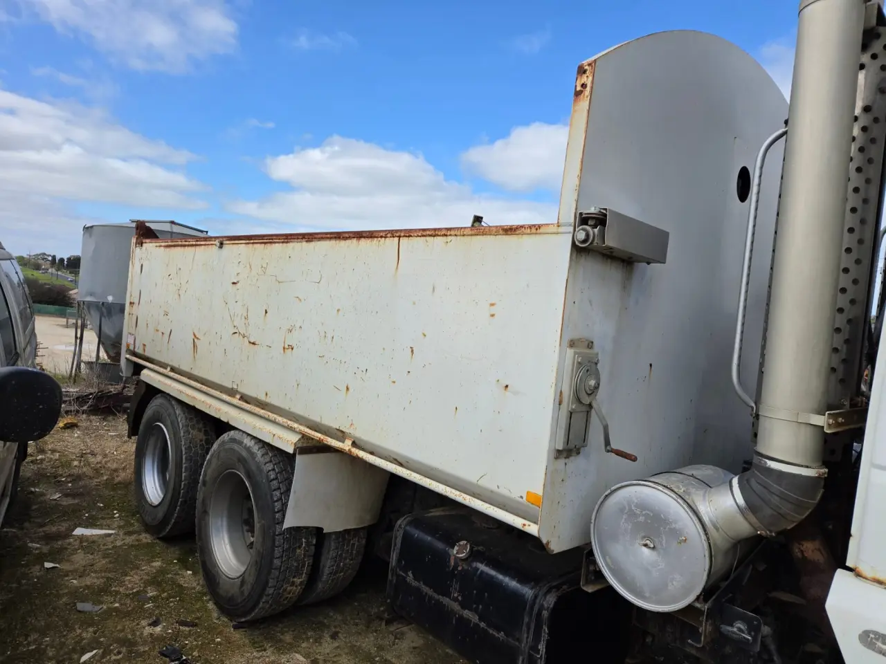 Iveco 4500 Bogie Tipper - photo 5