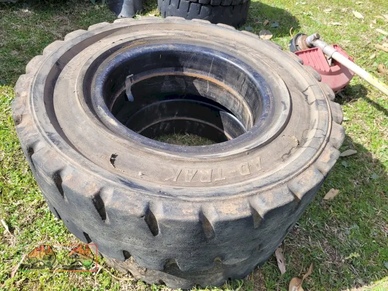 2x 12" Solid Forklift Tyres (Kyabram Vic.) - photo 1