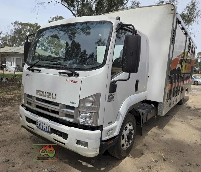 2012 Isuzu FSR-850 Horse Transport Truck - photo 5