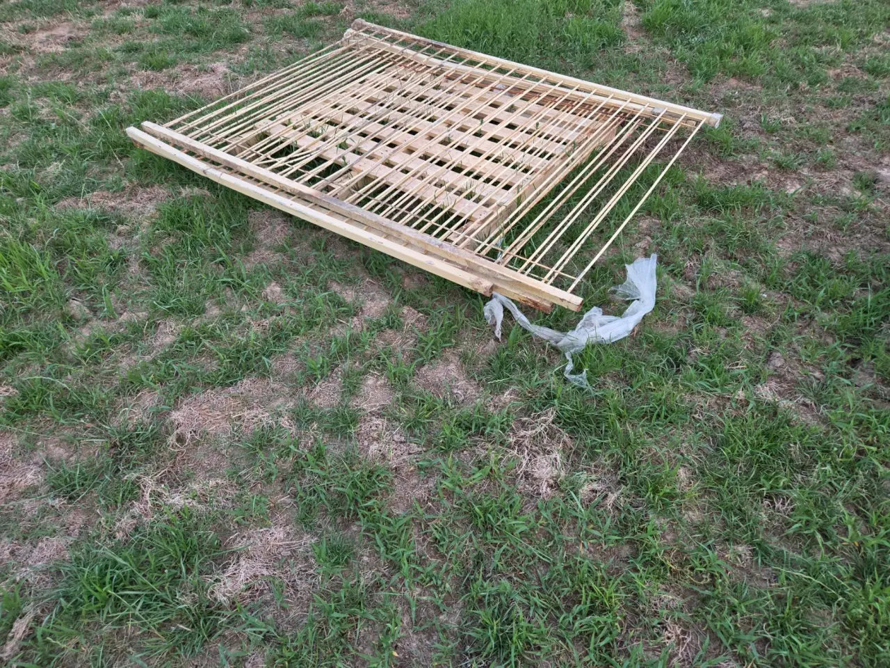 Used - 3x Pool Fence Panels - photo 1